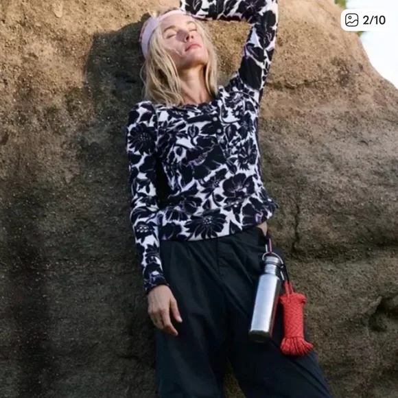 Free People Movement Rally Printed Layer NWOT size medium - Picture 3 of 6